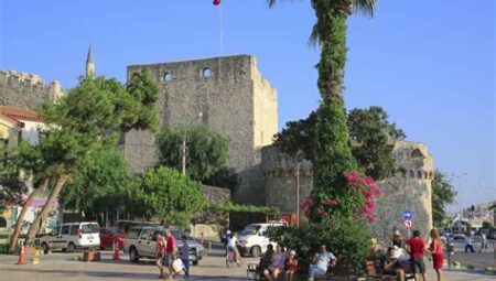 İzmir’de Gezilecek Yerler Çeşme Kalesi Tarihi